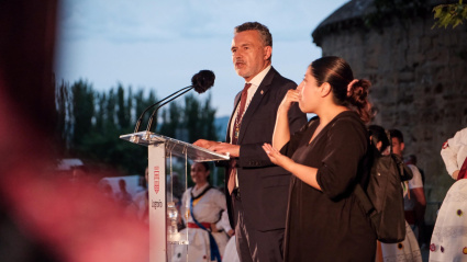 Conrado Escobar en su intervención durante la Ofrenda de Flores