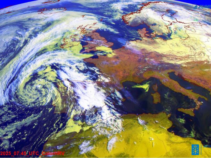 Imagen de satélite con la DANA frente a las costas de Galicia