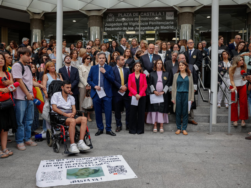 Jueces y fiscales protestan en toda España contra la reforma del ministro Bolaños. Concentración en los juzgados de Plaza de Castilla