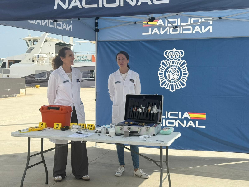 Agentes de la Policía Nacional científica durante el acto de presentación de la operación verano