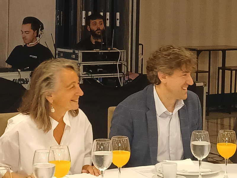 Marisol Garmendia junto a Eneko Andueza en el encuentro Forum Nueva Economía