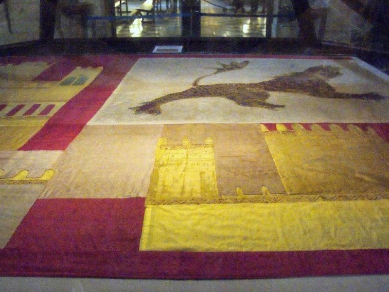 Pendón de San Fernando, expuesto en la catedral de Sevilla