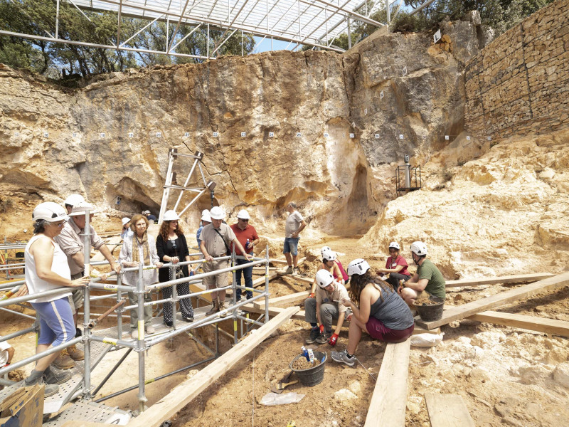 Visita de S.M. la Reina Doña Sofía, Presidenta de Honor de la Fundación Atapuerca, a los yacimientos de la sierra de Atapuerca