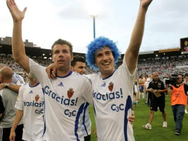 Gabi y Chus Herrero celebran juntos el último ascenso del Real Zaragoza, en 2009