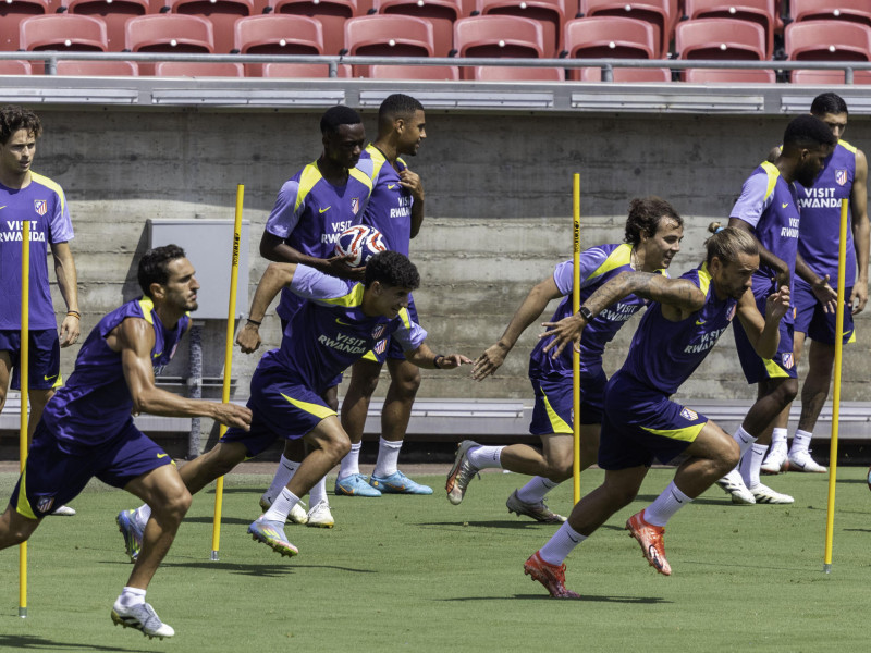 Los jugadores del Atlético de Madrid durante un entrenamiento en Los Ángeles