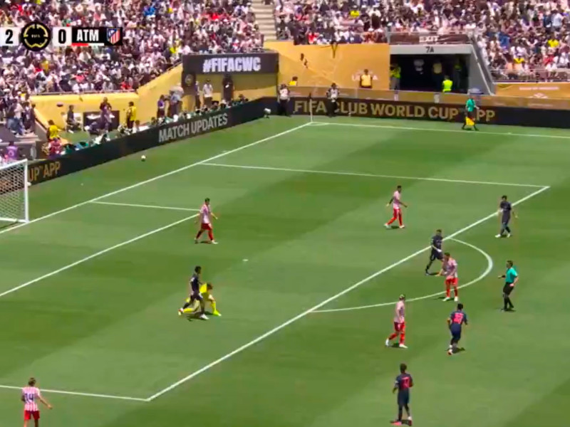 Imagen de la polémica con Oblak durante el PSG-Atlético
