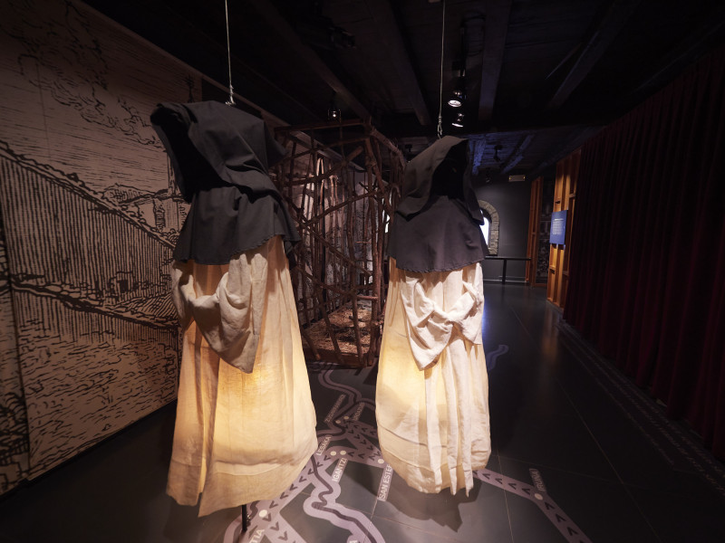 EuropaPress_3690354_algunos_objetos_conforman_museo_brujas_zugarramurdi_navarra_espana_mayo