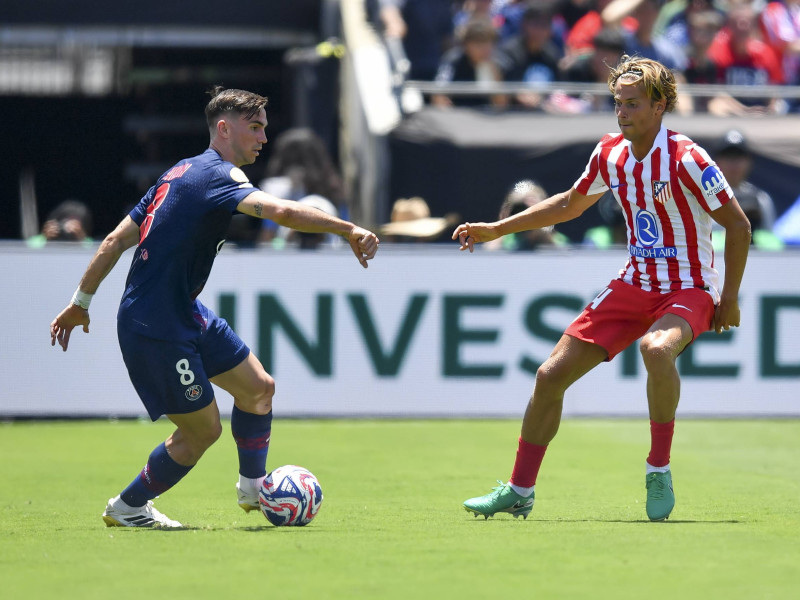 Marcos Llorente y Fabián Ruiz, durante el PSG-Atlético