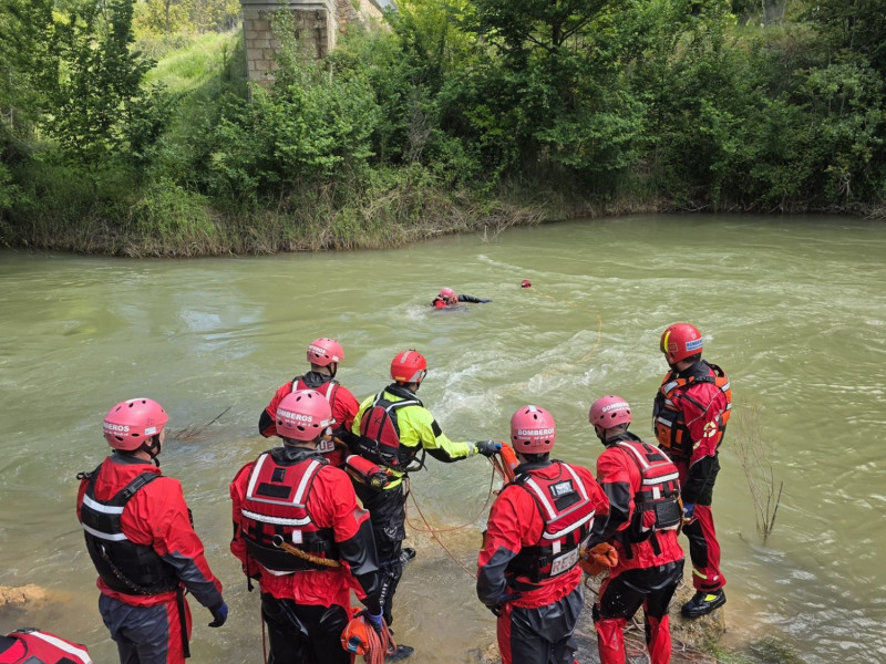 Los bomberos han recibido nociones para salvamento acuático