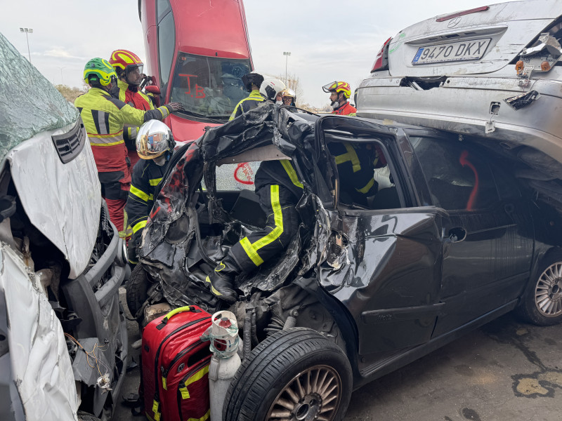 Los nuevos bomberos han trabajado también la asistencia en accidentes de tráfico