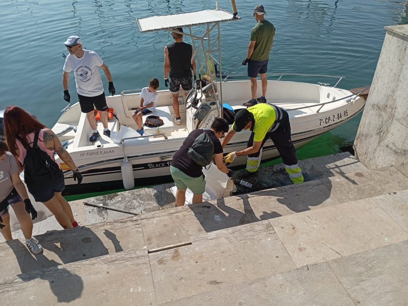 Limpieza del fondo marino del Puerto de Castellón