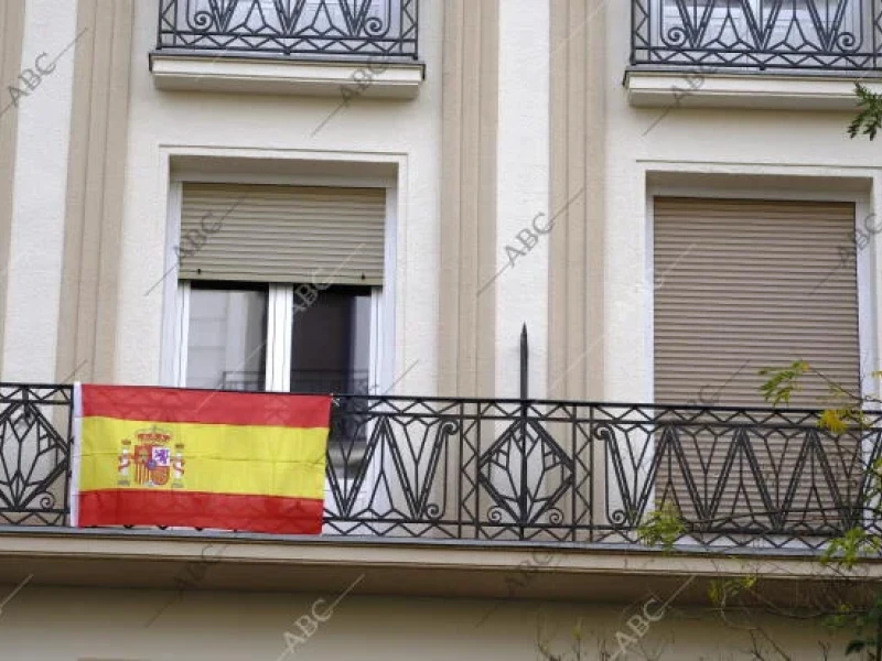Prohibido colgar banderas en balcones