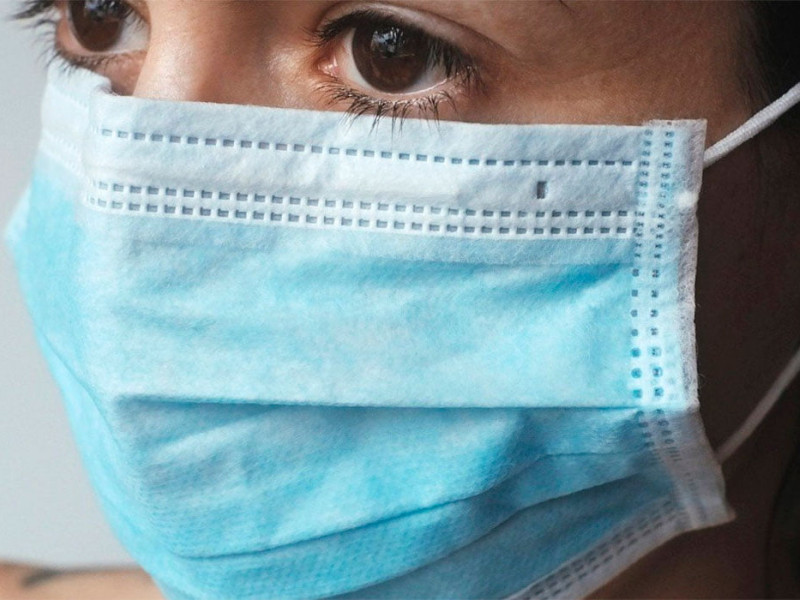 El uso de la mascarilla sigue siendo un buen agente protector ante la calima