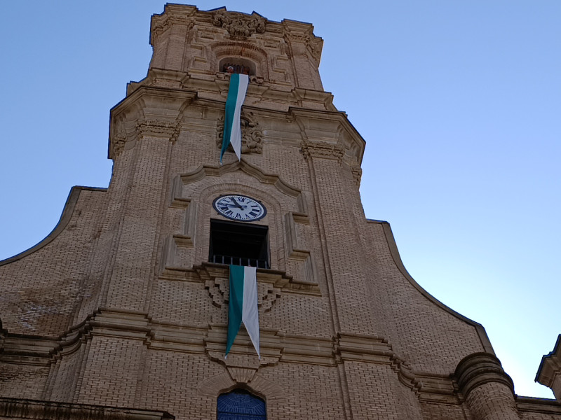Pendones desplegados en la Basílica de San Lorenzo