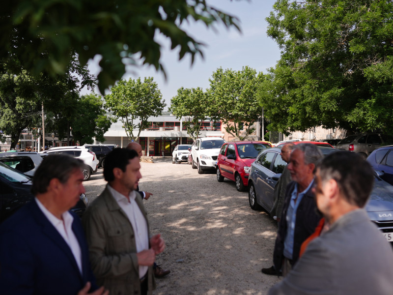 La parcela es ahora un improvisado aparcamiento en un descampado