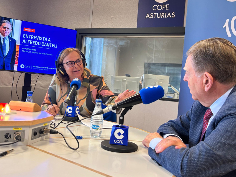 Alfredo Canteli, alcalde de Oviedo,durante la entrevista en COPE
