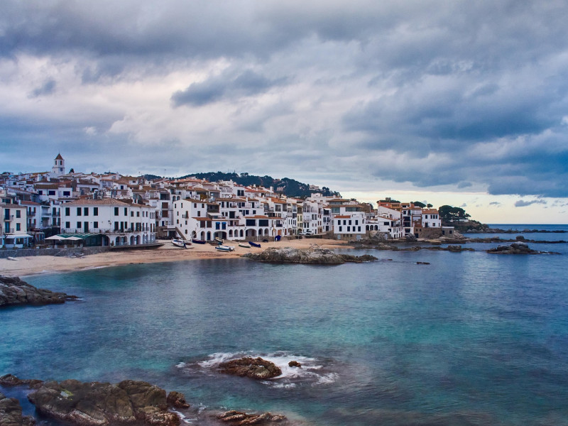 La Costa Brava ofrece calas de ensueño para los que prefieren tranquilidad o aventura.