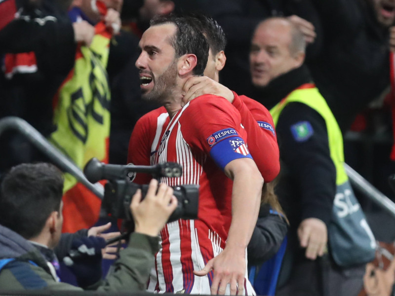 Diego Godín celebra un gol con la camiseta del Atlético de Madrid.