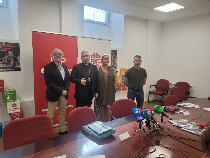 El obispo de San Sebastián, Fernando Prado, en la comparecencia de Cáritas en Gipuzkoa