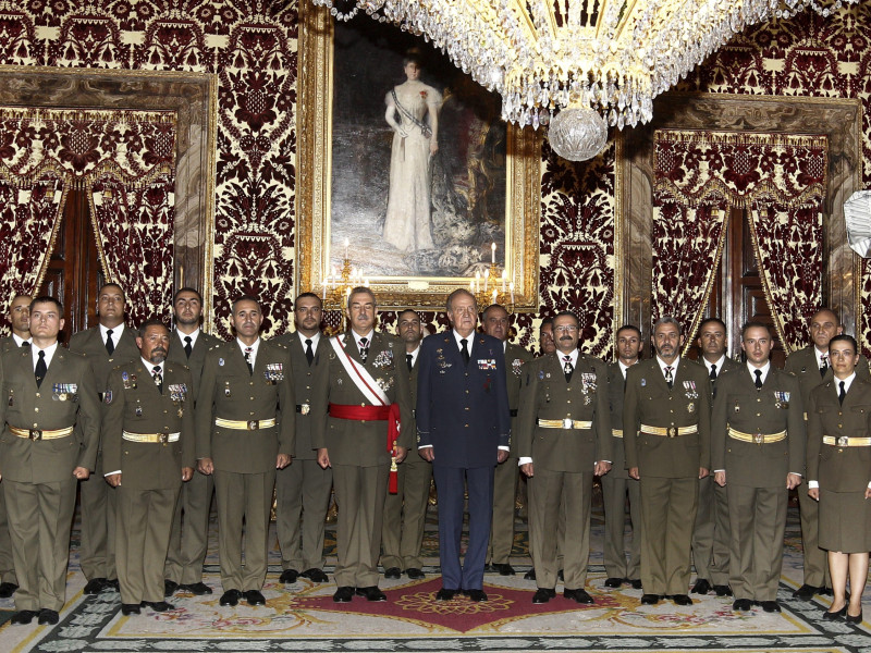 Concesión de la Cruz Laureada Colectiva de San Fernando al Regimiento de Cazadores "Alcántara 14" de Caballería