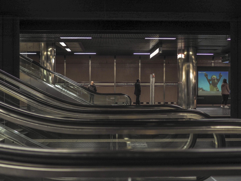 La especulación sobre la necesidad de mantenimiento no es infundada. Expertos en infraestructuras ferroviarias señalan que el mantenimiento preventivo es clave para evitar accidentes y prolongar la vida útil de las instalaciones.