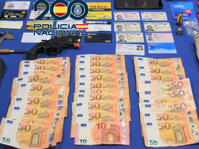 Incautación de varios dispositivos, documentos y objetos