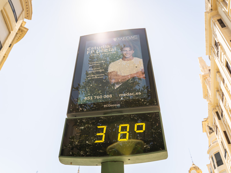 (Foto de ARCHIVO)Un termómetro marca temperaturas cerca de 40º en la capital cordobesa, a 19 de agosto de 2024 en Córdoba (Andalucía, España). La Agencia Estatal de Meteorología (Aemet) ha activado la alerta amarilla por calor para este lunes en las provincias andaluzas de Córdoba, Huelva, Jaén y Sevilla, por temperaturas máximas que podrán alcanzar los 40 grados. El pasado domingo, un total de 34 estaciones igualaron o superaron los 40ºC en Andalucía, según la información publicada por la página web de la Aemet, consultada por Europa Press.Guillermo Morales19/8/2024