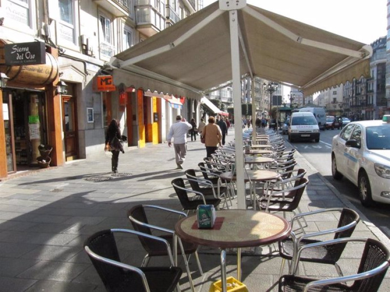 Terraza vacía en pleno centro de Santander