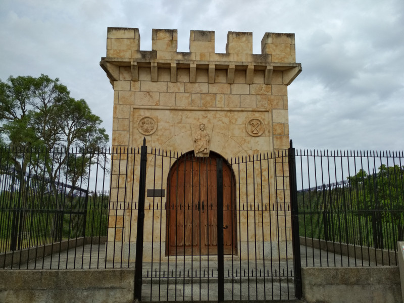 Monumento donde nació San Fernando en Peleas de Arriba