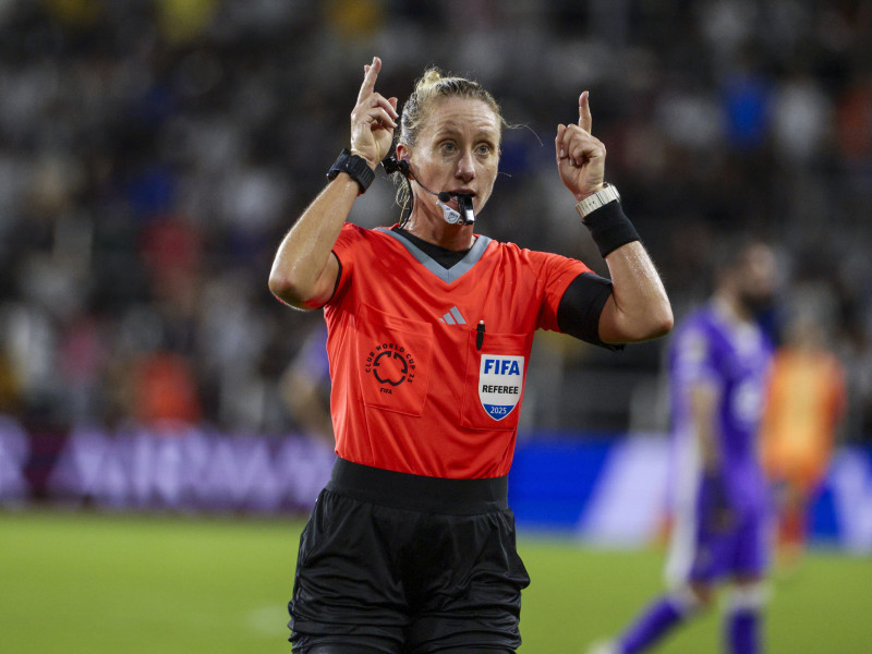 Tori Penso suspende el partido por la tormenta.