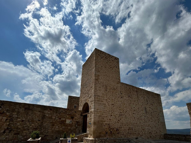 El imponente castillo de Puertomingalvo.