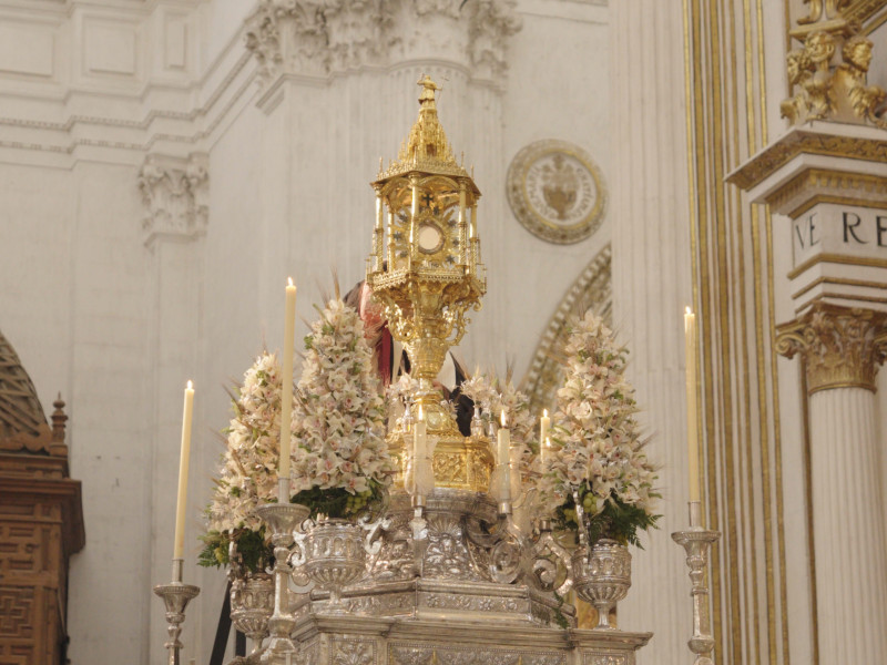 El santísimo en la catedral