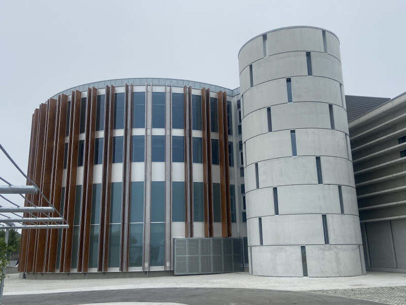 Exterior de la fábrica de Estrella Galicia en Morás, Arteixo
