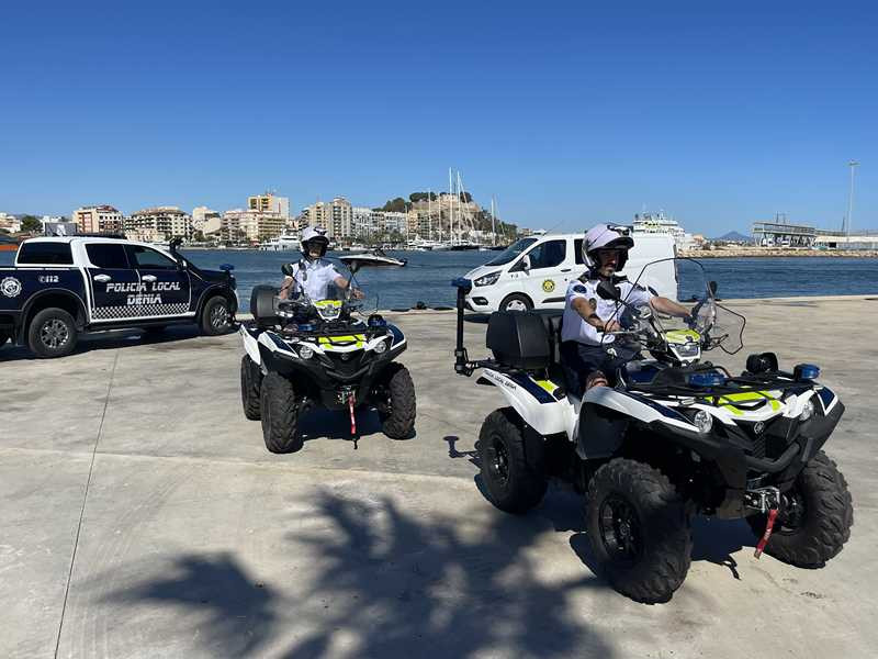 Agentes de la Policía Local de Dénia haciendo turnos de vigilancia en quad
