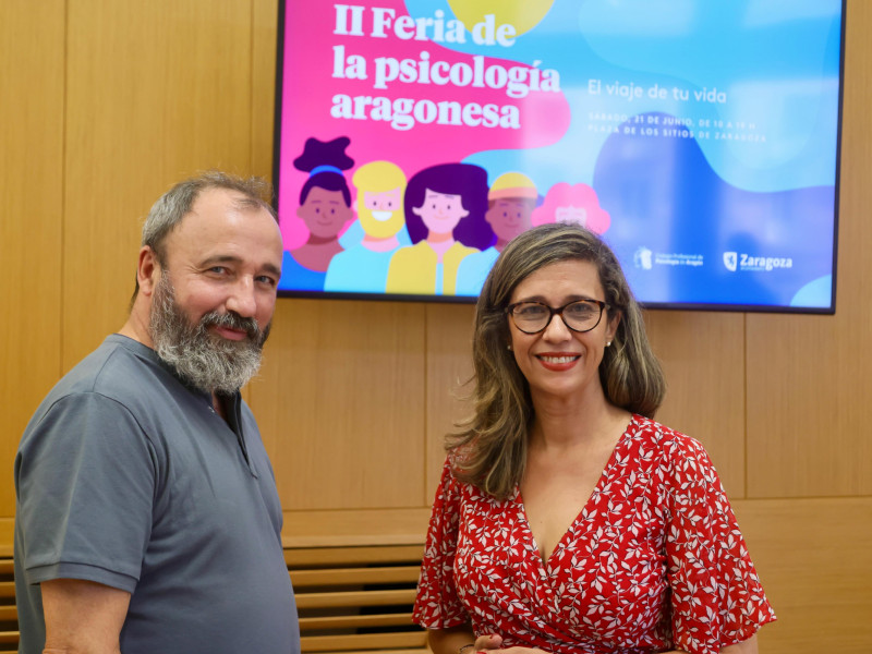 El presidente del COPPA Santiago Boira y la consejera de Políticas Sociales, Marián Orós.