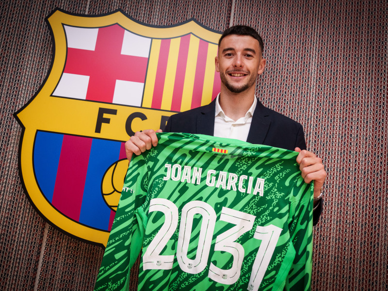 El meta catalán ya luce como portero del Barcelona con el que ha firmado su contrato.