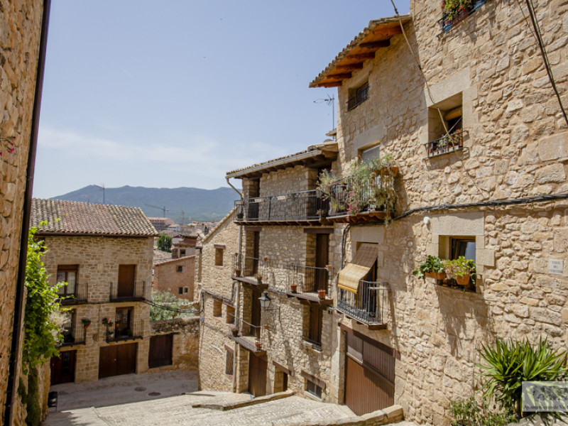 Las calles de Valderrobres, abigarradas, sinuosas y acogedoras.