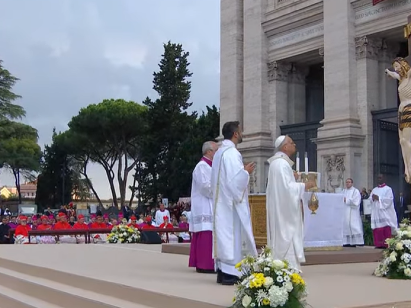 El Papa León XIV en la misa celebrada en el atrio lateranense, la catedral de Roma
