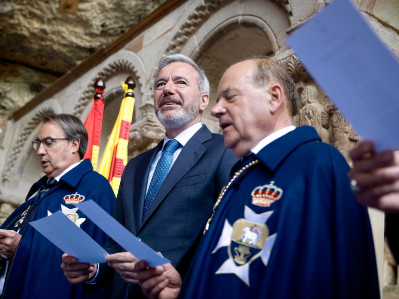 Azcón con el Hermano Mayor, Félix Longás