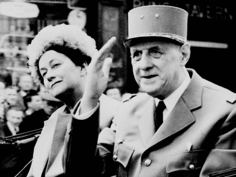 El General De Gaulle junto a su mujer