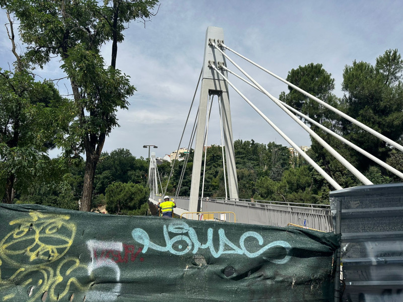 Operarios de la obra de la M-30 en el Puente de Ventas