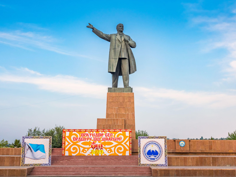 Estatua de Lenin en Osh, Kirguistán