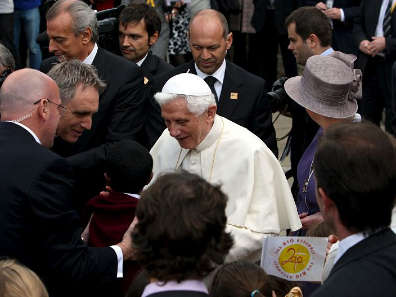 Benedicto XVI en un viaje al Reino Unido