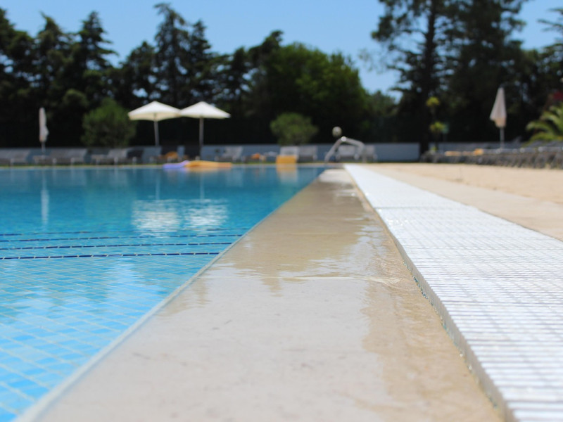 Fallece un niño de cuatro años tras caer en una piscina en Mijas