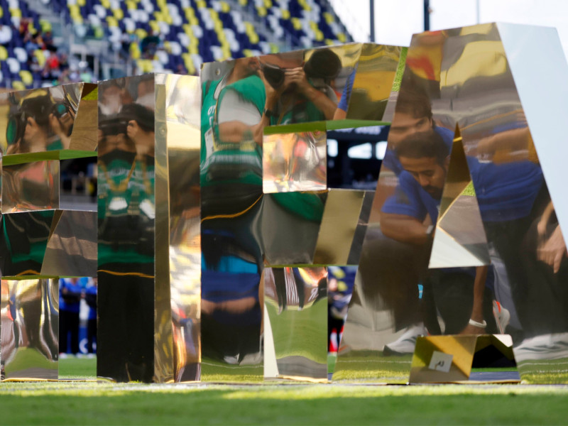 Logo de la FIFA en el estadio Geodis Park
