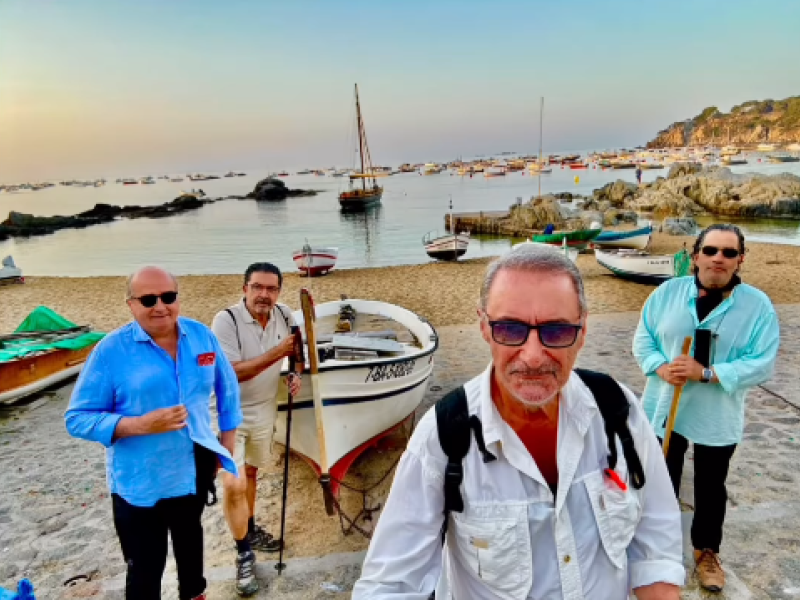 Carlos Herrera, junto a los hobbits en la Costa Brava