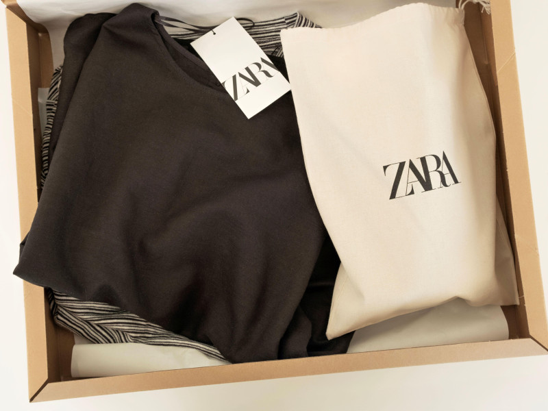 Compras online en la tienda de ropa Zara