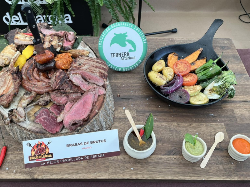 Propuesta de Brasas de Brutus, ganador del concurso de la Mejor Parrillada con Ternera Asturiana en el II Festival Brasas del Narcea