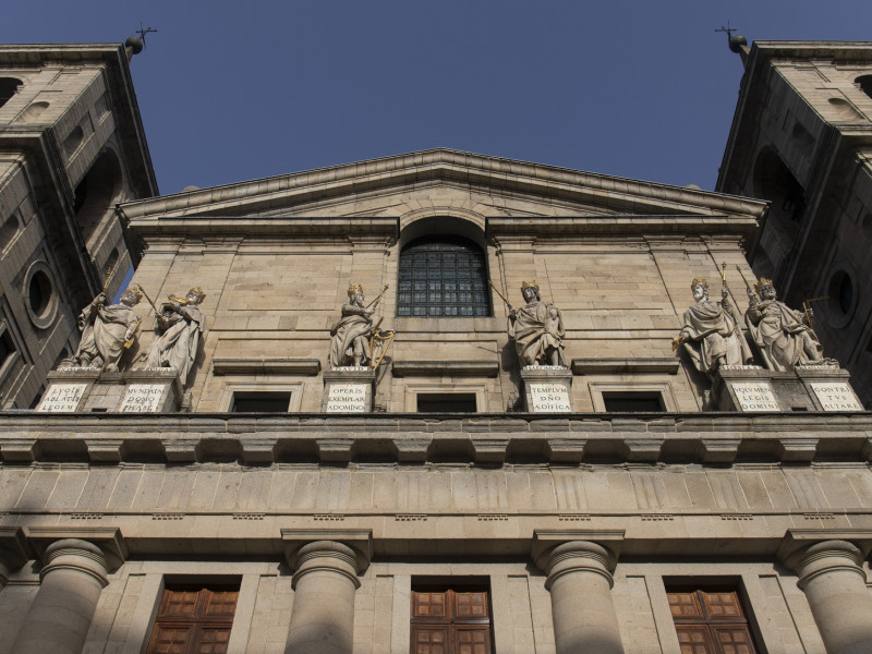La terrorífica historia del perro negro que paralizó las obras de El Escorial: ¿mito o realidad?