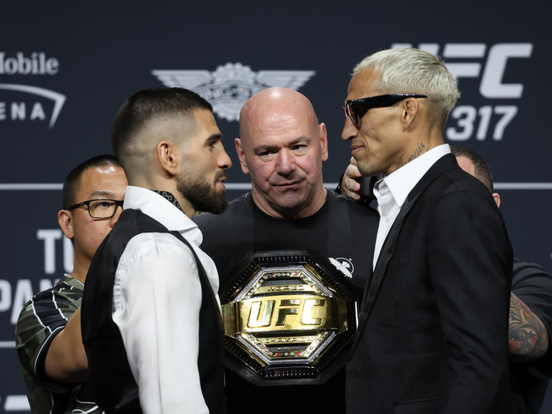 Ilia Topuria y Charles Oliveira // UFC